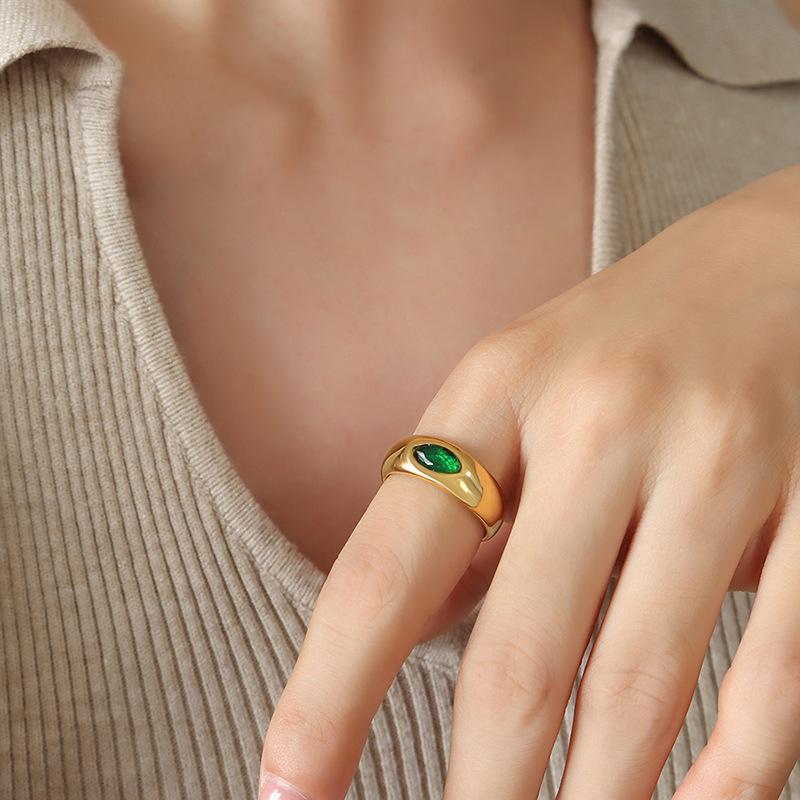 Hong Kong Retro Hepburn Style Emerald Zircon Ring Size 6