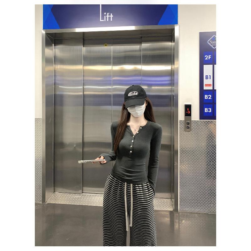 Buttoned half-open collar, regular shoulder, long-sleeve T-shirt for women, 2026 new slim-fit inner top