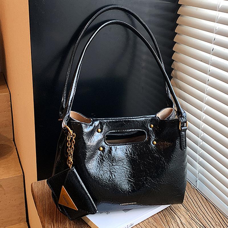 Retro Bag Women's Autumn New High-value Casual Fashion Portable Shoulder Messenger Bag Commuter Women's Bag
