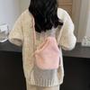 Autumn and winter new Mao Mao bag women's niche design portable bucket bag fashion hand bag trend messenger plush bag