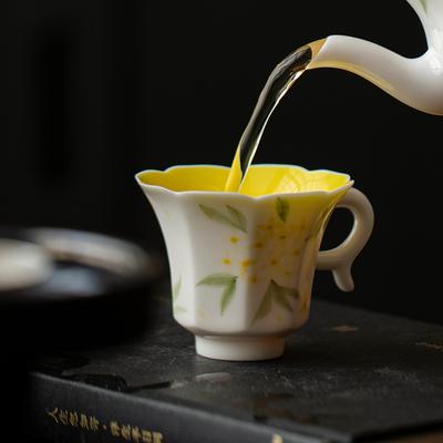 White Porcelain Hand Painted Osmanthus Tea Cup Handmade Ceramic Flower Shape Handle Teacup for Chinese Tea Ceremony