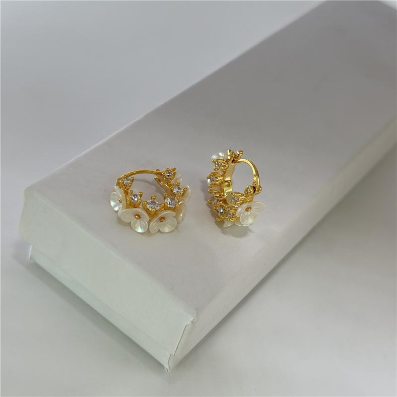 Elegant Resin Shell Geometric Flower Earrings For Women Statement Round Circle Hoop Earrings Party Wedding Jewelry Ear Buckle