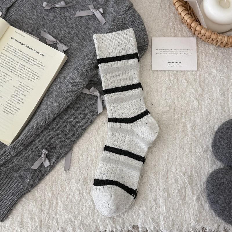 

Thickened Wool Socks, Mink Fleece Warm Striped Socks, Mid-Leg Socks, Gray Boneless Thick Thread Socks, Stacked Socks one size fits all