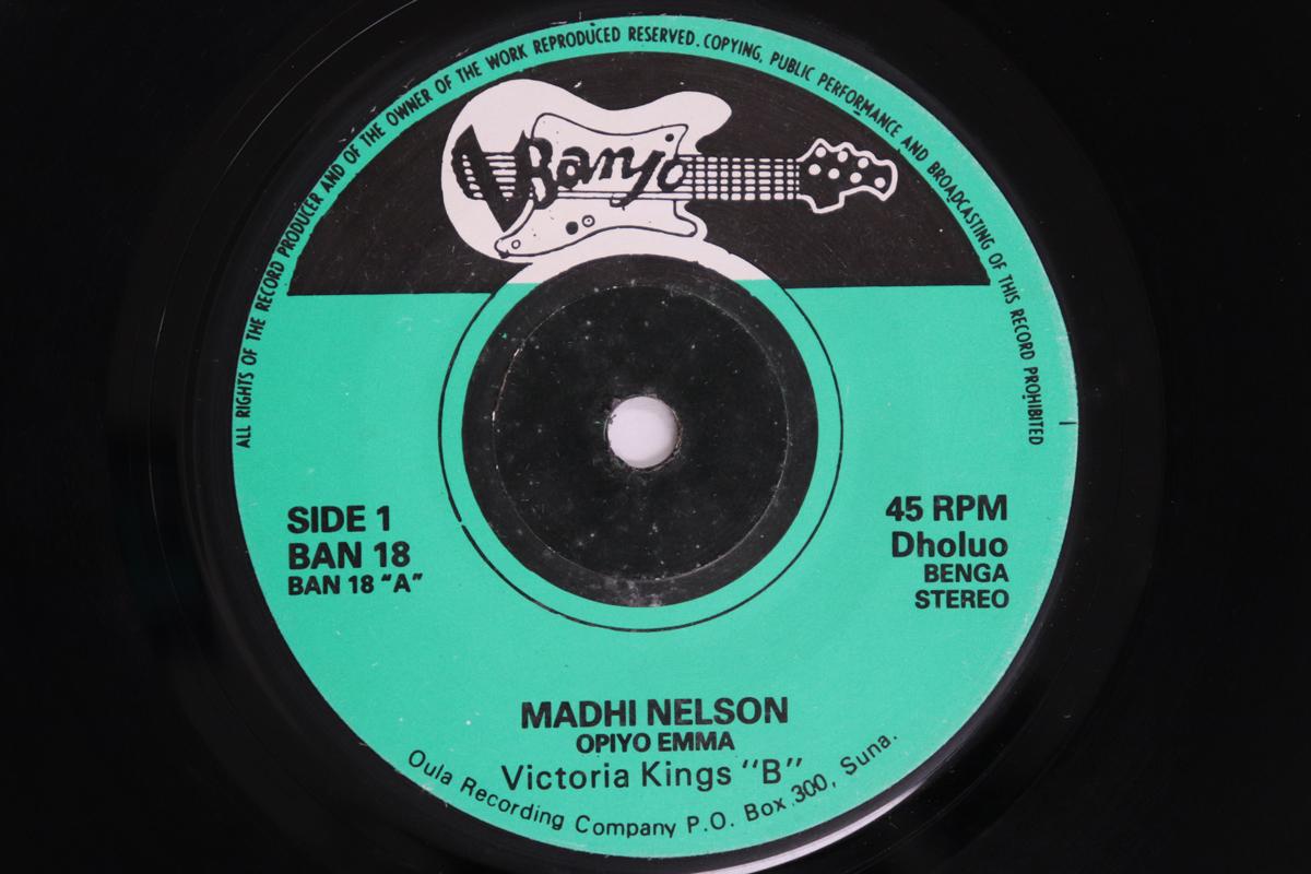 

7-дюймовая пластинка VICTORIA KINGS B - Madhi Nelson / Nyathi Moundi Dhi La BAN18 БАНДЖО Кения Мировая музыка Б/У