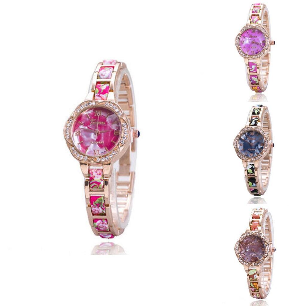 Modern Womens Round Dial Wristwatch With Glass Surface And Quartz Mechanism