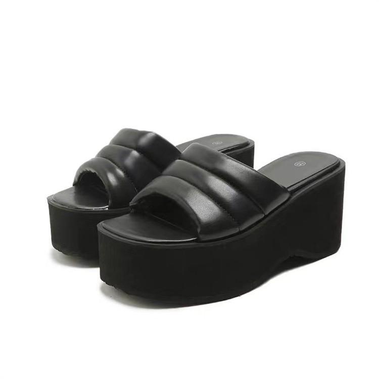 Übergröße Damenpantoffeln mit dicker Sohle und dickem Absatz 20253 neu quadratische Zehenpartie flacher Boden europäisch und amerikanisch einteilig einfarbig Keilabsatzschuh