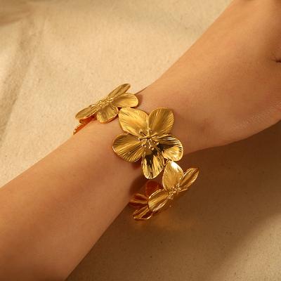 Classical Elegant Flower Decorative Bracelets Suitable For Women To Wear Fashionable Zircon For Summer Travel