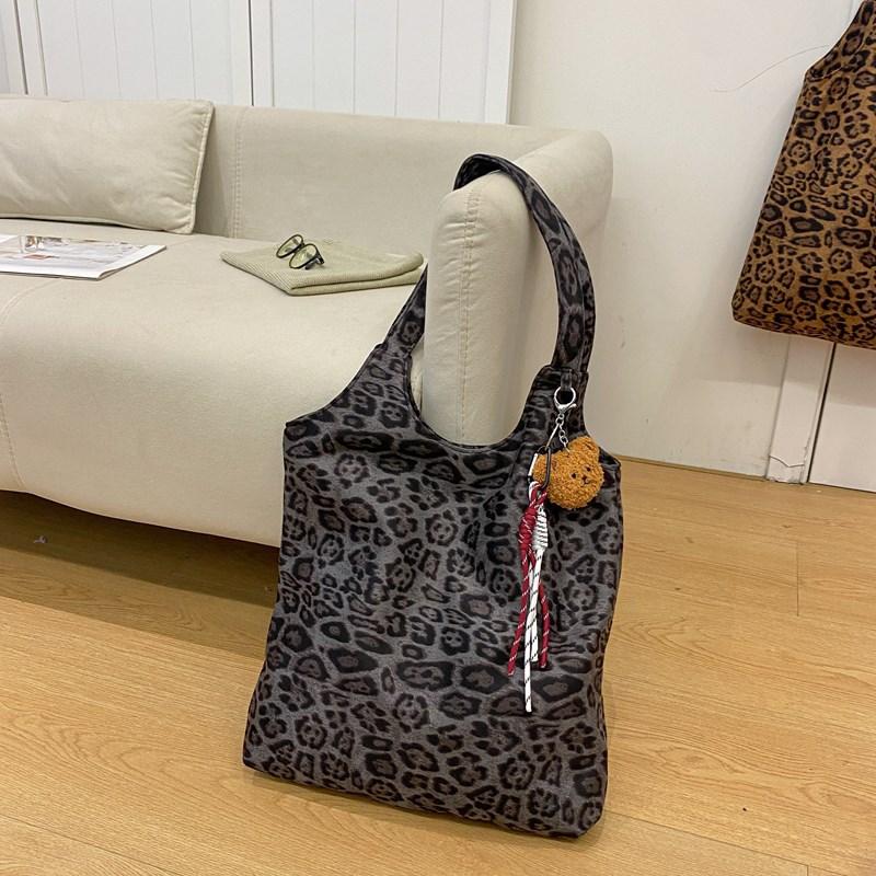 Retro Simple Large-capacity Tote Bag Women's New Niche Leopard Print Shoulder Bag Casual Commuter Bag
