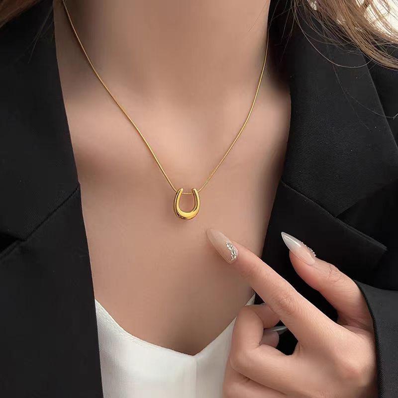 Fashionable Luxury Necklace With Temperament Collarbone Necklace One Size золотой