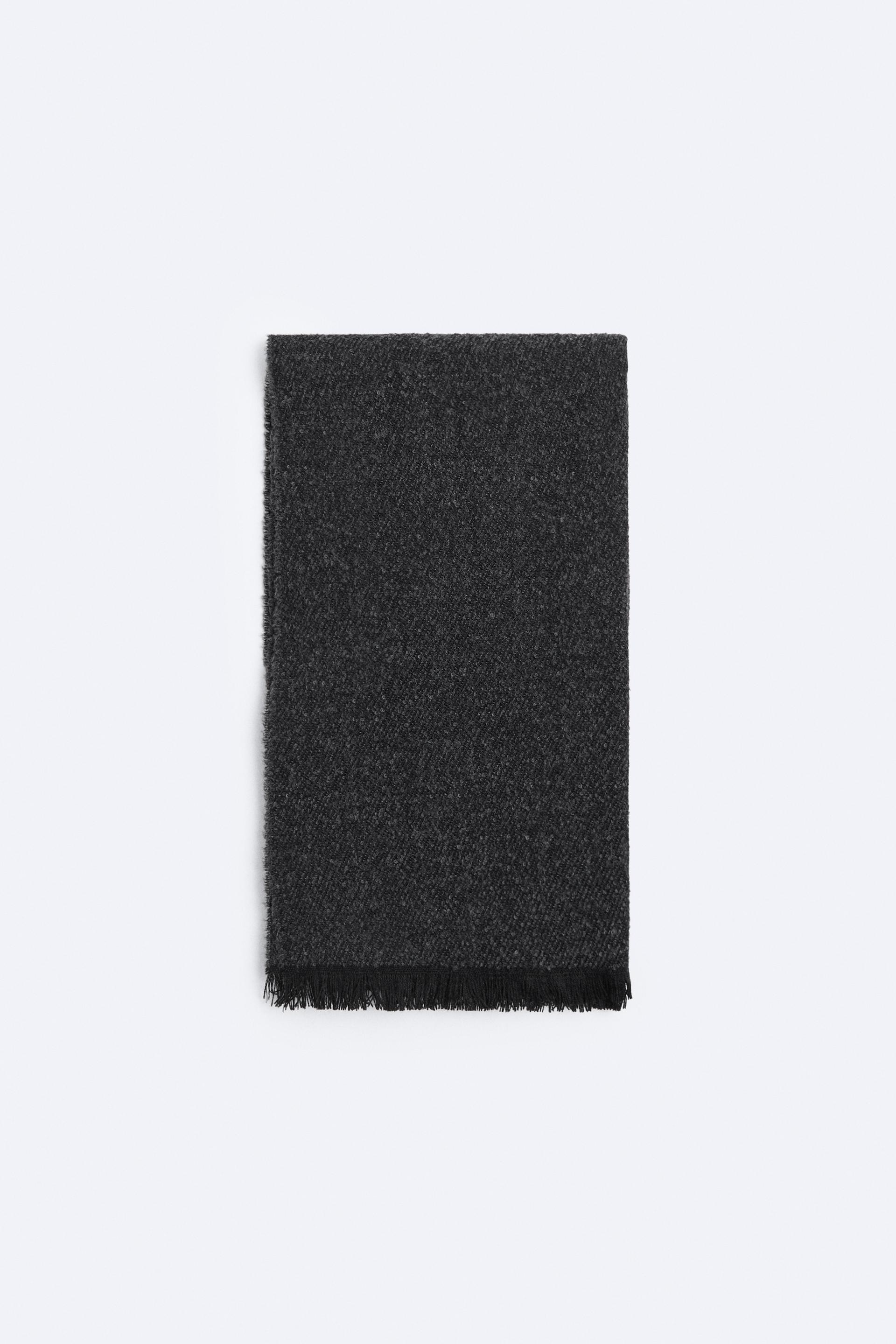 

DIAGONAL TEXTURED SCARF