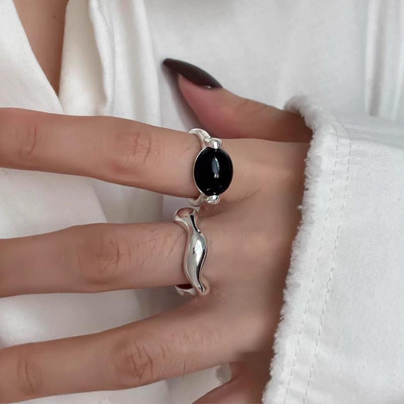 Trendy Black Adjustable Onyx Ring For Women Minimalist Chic Unique Style Geometric
