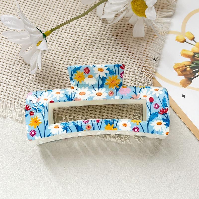 Uv-printed Square Hair Clips with A High-end Look. The Shark Clip Is Half-tied At The Back of The Head