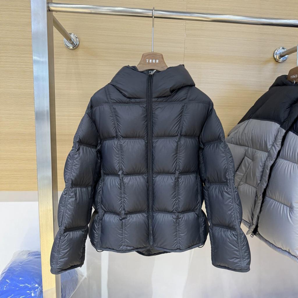 Winter New Hooded Down Jacket Women's Short Fashion White Duck Down Loose Puffs Thickened Bread Jacket