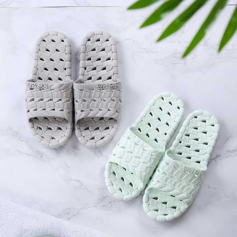 

Fumade Anti-Slip Hollow Bathroom Slippers