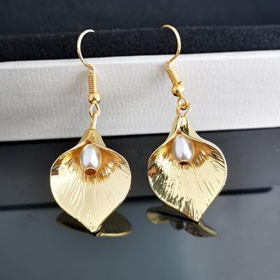 Kreatívne ženy Náušnice s háčikom z umelej perly okvetné lístky Retro Party šperky
