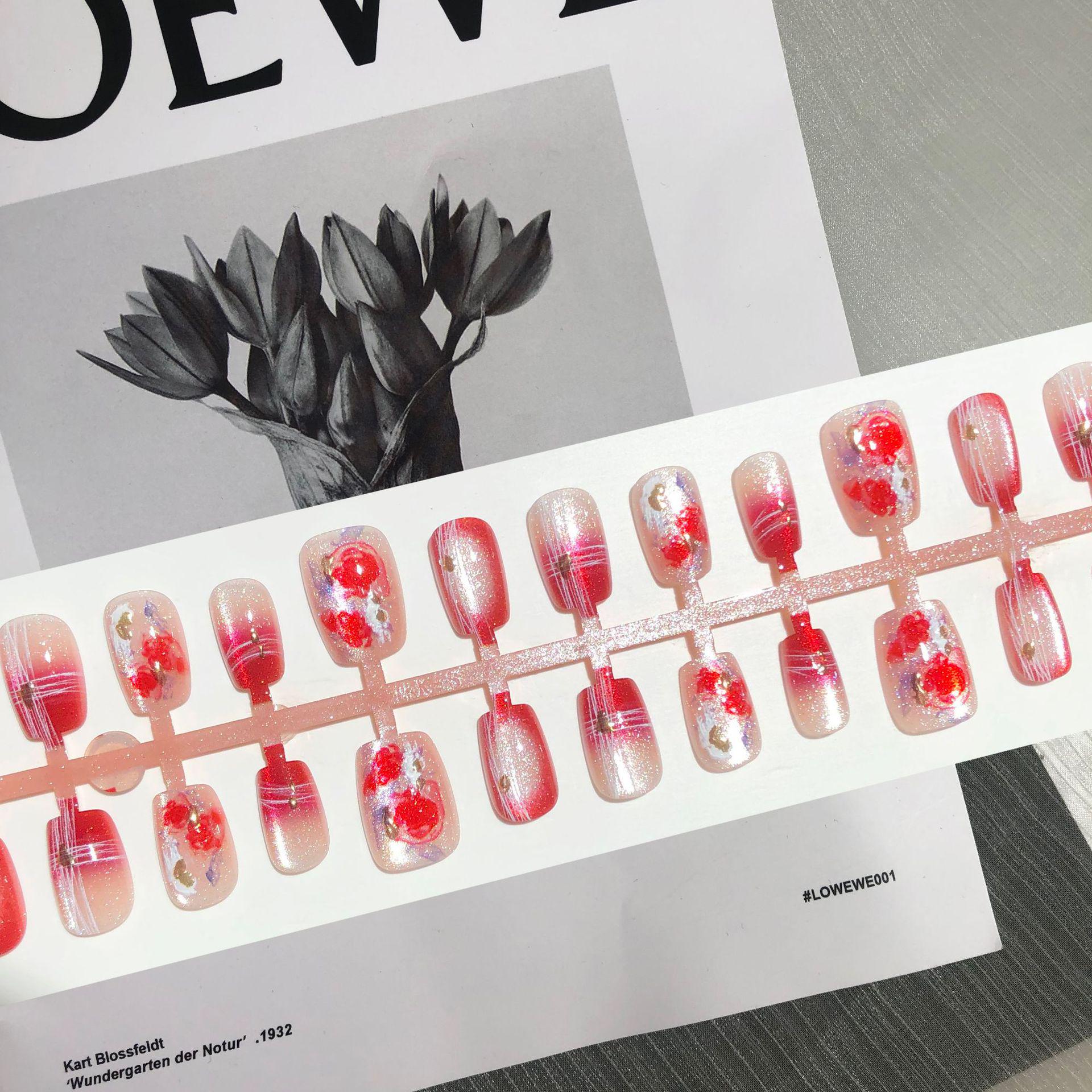 

Rose Manor Накладные ногти: Акварельный Розовый Омбре с Переливающимися Линиями и Градиентным Кристальным Кошачьим Глазом для Отбеливающего Новогоднего Маникюра YM815-M - All M