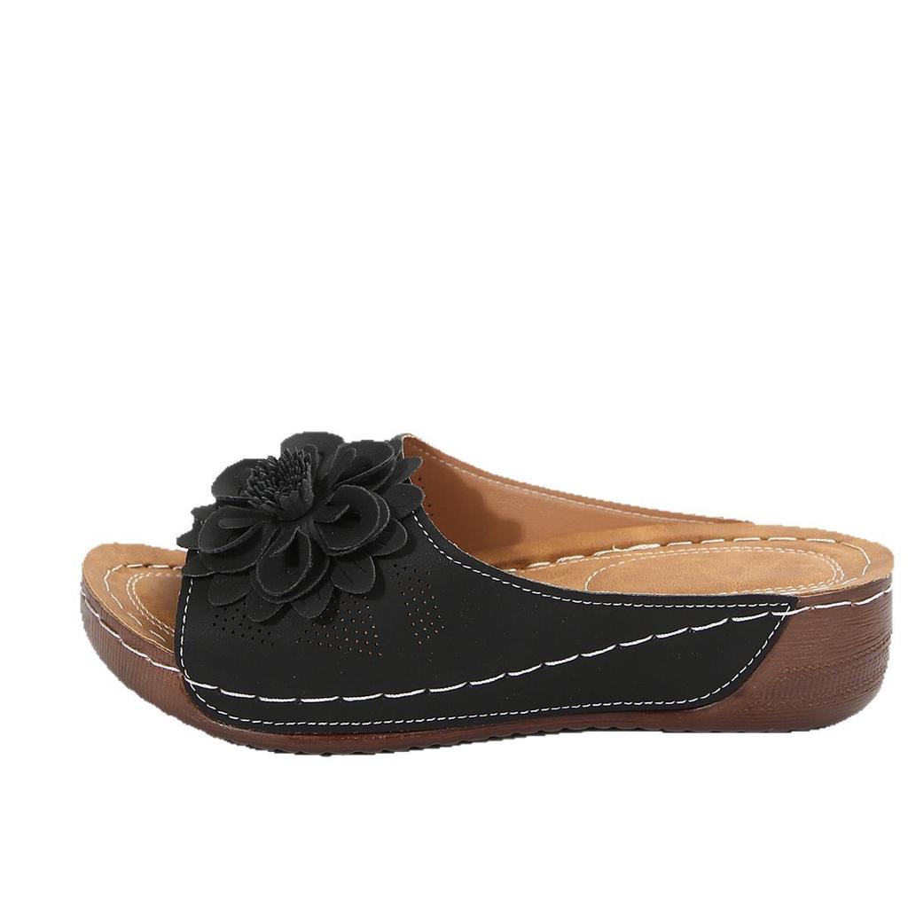 Chaussures pour femmes grande taille pour le commerce extérieur 2025 printemps et été nouvelles pantoufles d'extérieur à talons compensés et bout ouvert sandales européennes et américaines pour femmes taille 45