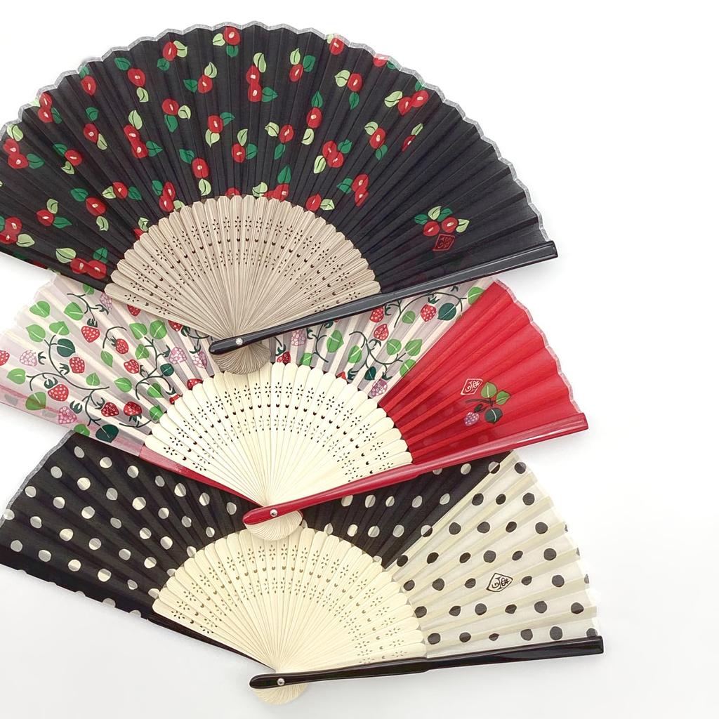 Kyosuke Seidenfächer mit einer Erdbeere von Takehisa Yumeji, ca. 21 cm, Geeignet für Frauen und Ein tolles Souvenir oder japanisches Handwerk Tasche,
