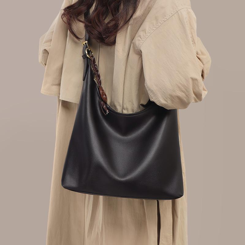 Tote bag women s new women s bag leather shoulder bag large capacity underarm bag commuter bag чёрный