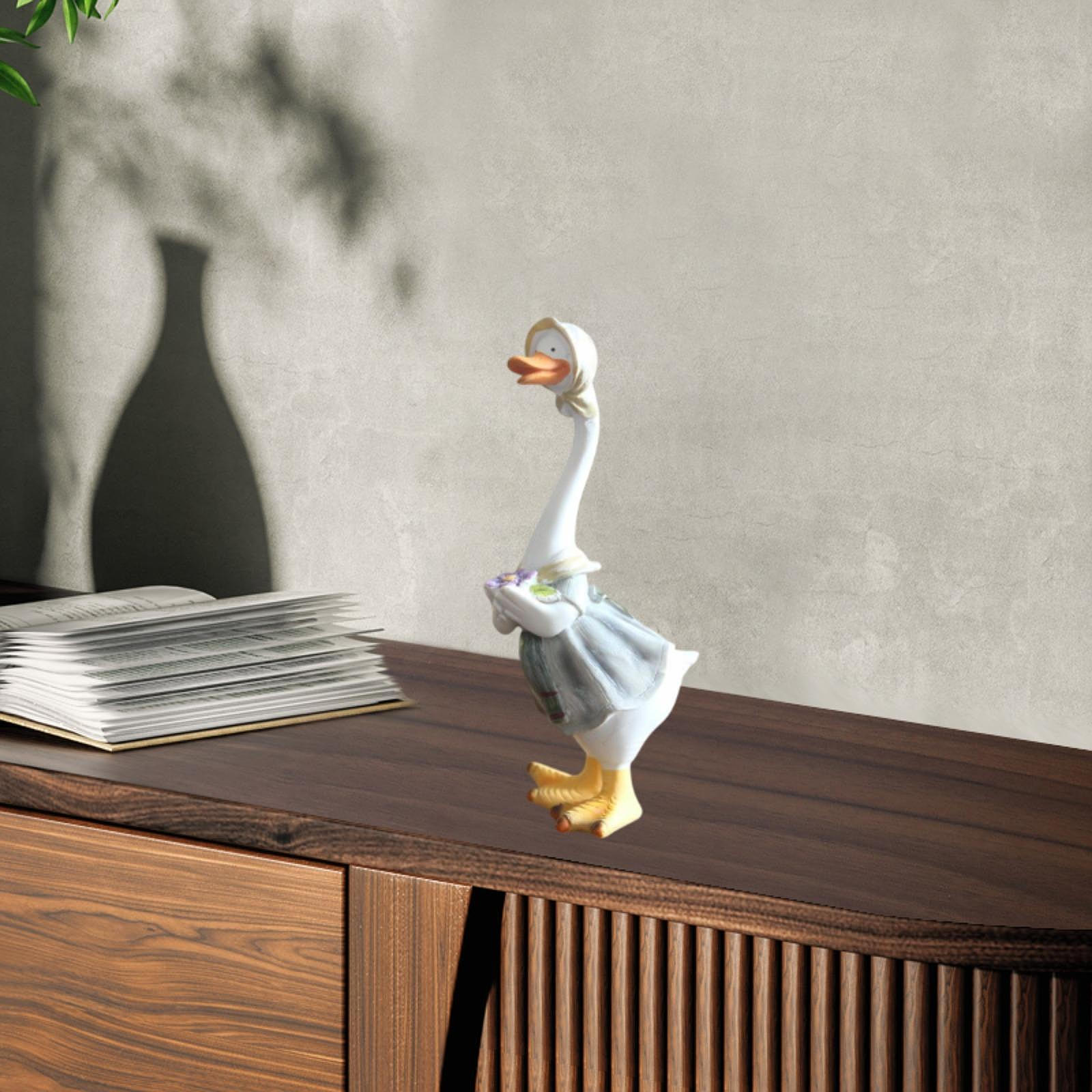 

Фигурка утки на ферме Садовая скульптура Уникальный подарок на день рождения Декор для двора с животными Female