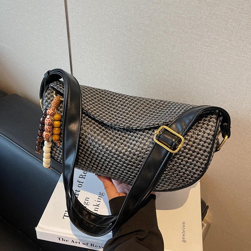 Retro Plaid Large-capacity Bag Women's 2025 New Autumn and Winter Versatile Commuter Messenger Bag Internet Celebrity Shoulder Dumpling Bag