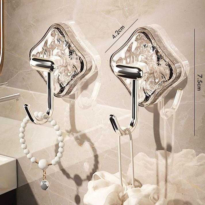 Exquisite Four-Leaf Clover Traceless Bathroom Hook: Strong, No-Punch, Glacier Pattern, Transparent Design