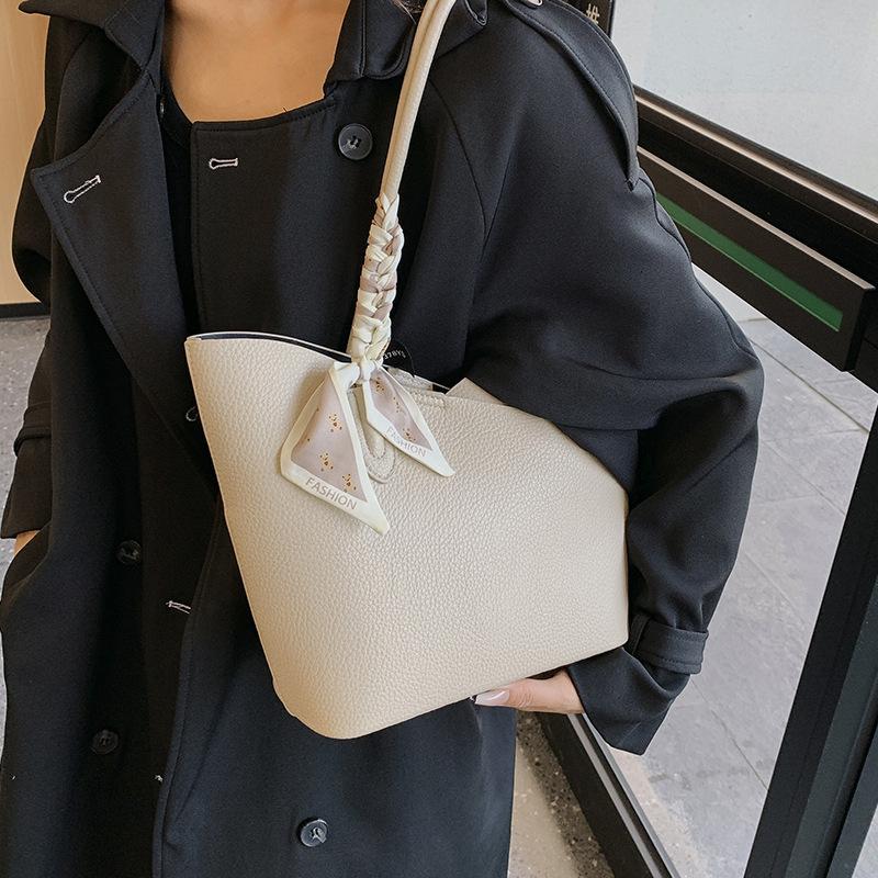 Geantă de capacitate mare Trendy pentru femei, la modă, portabilă, de umăr Geantă tote versatilă de nișă, high-end, pentru navetă