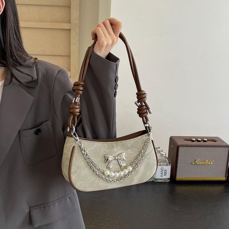 2025 Trendy dámská kabelka z PU přes rameno s motýlkem do podpaží pro každodenní použití