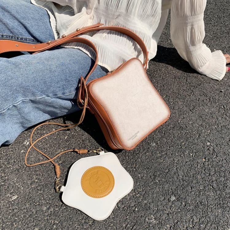 Leather two-piece set, lace pendant, mother and child messenger bag.