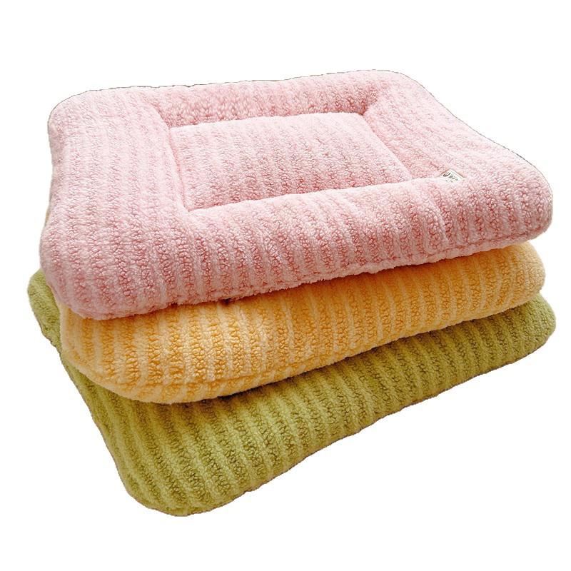Universal Large Winter Plush Pet Bed Mat - Thick, Warm Sleeping Pad for Cats & Dogs