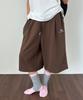 CHICKS All-Light Embroidered One-Pleat Wide Bermuda Sweatpants Brown