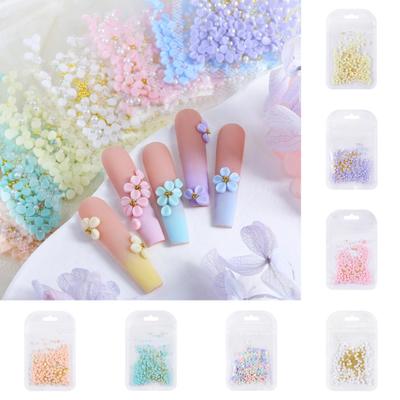 Nail art – Strass e decorazioni per unghie