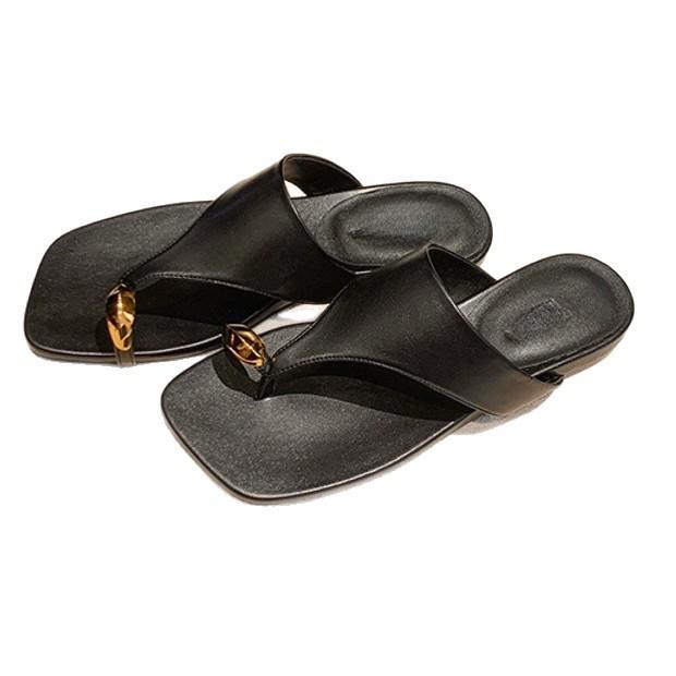 Internet celebrities with the same small gold buckle~ square head set toe holiday beach flat bottom flip-flops women's sandals outside