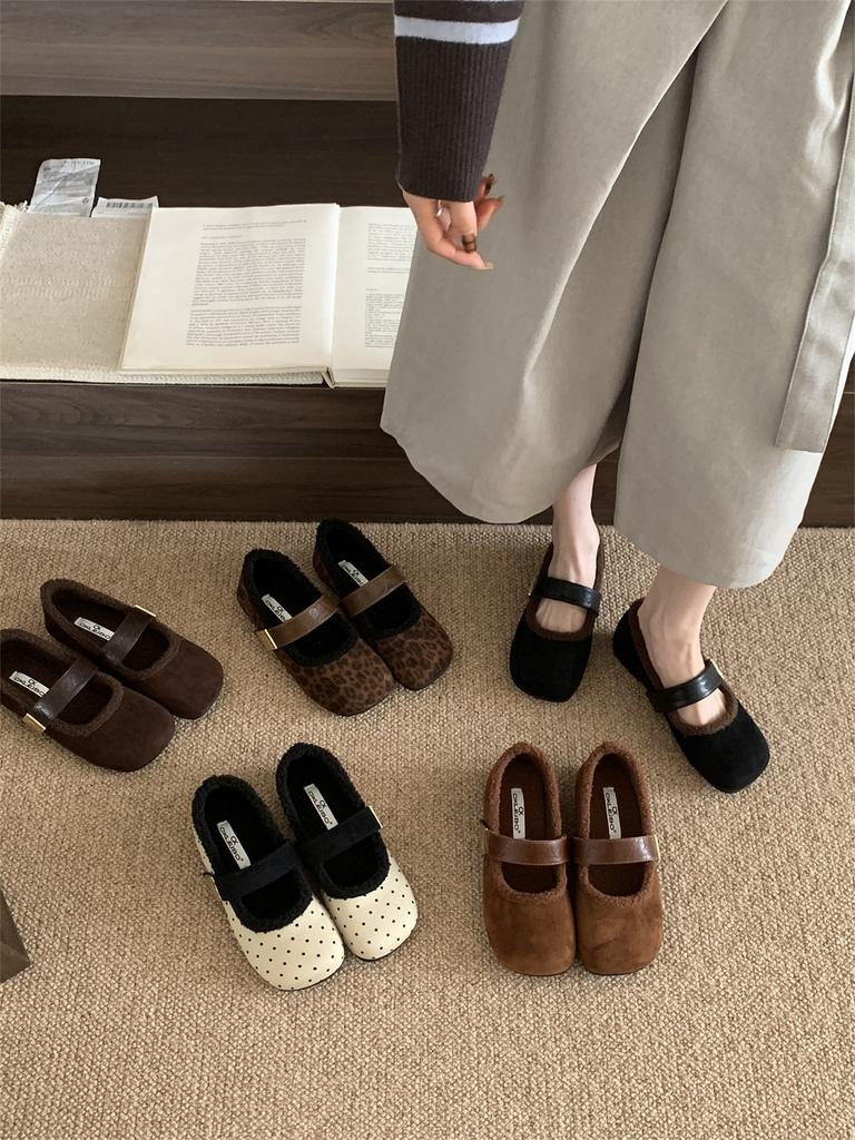 Niche Retro Brown Suede Flat-bottomed Plush Shoes Women's Winter New Split-toed Pig's Trotters Fashionable Mary Jane Shoes