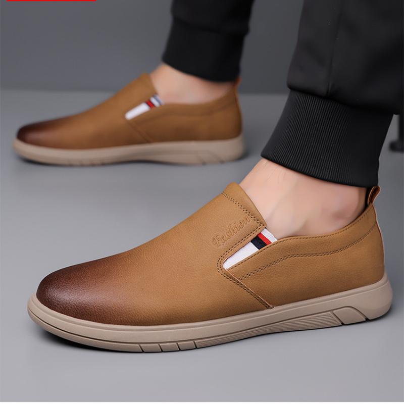 Fashion Spring Autumn Slip-on Casual Loafers for Men Fashion Soft-soled Men Driving Shoes Designer Solid Color Leather Shoes Male