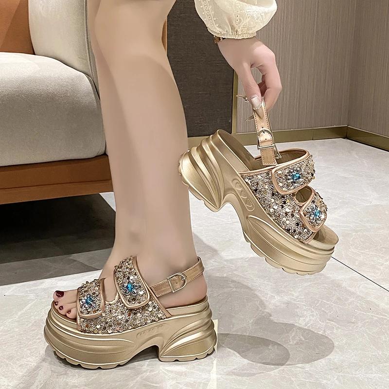 Divatos 8,5 CM Vastag Platform Csillogó Strasszkő Szandál Női Magassarkú Csúszásmentes Papucs Ék Tornacipő Női Strand Nyári Szandál