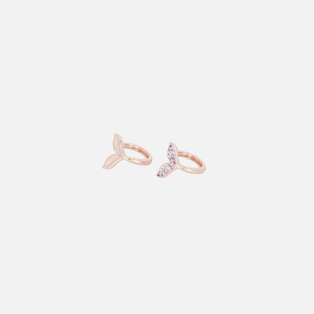 [Judy And Paul] Prairie Purple Dolphin Tail Hoop Earrings E52208