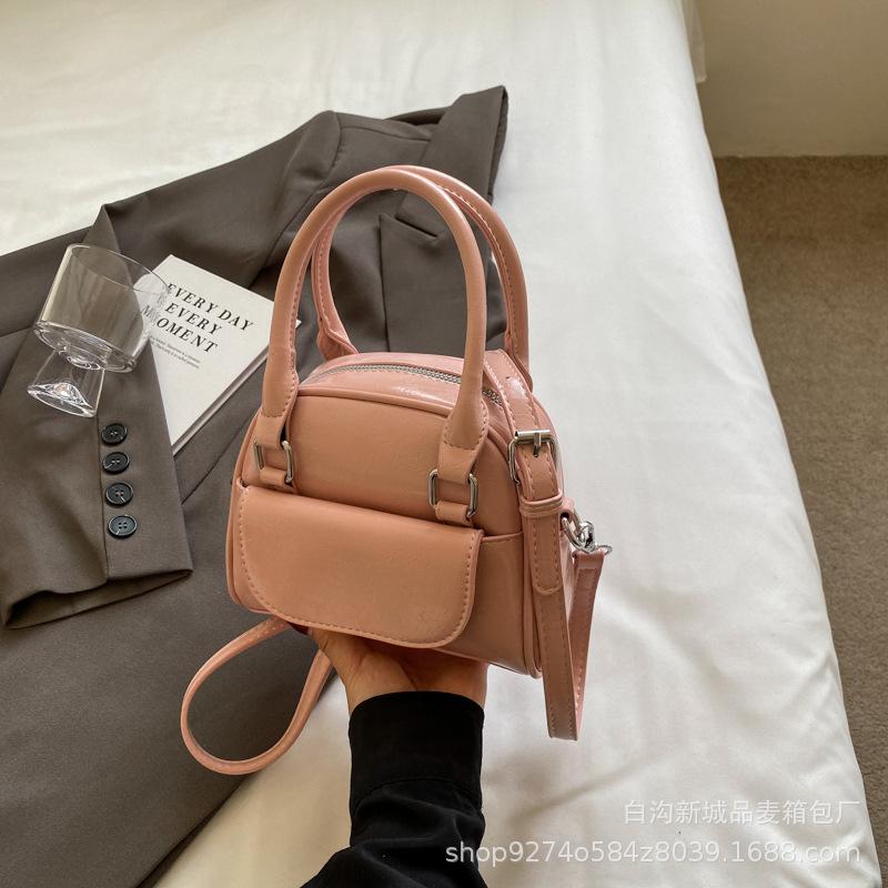 French Niche Fashion Retro Handbag Women's 2025 New Temperament Shoulder Bag Foreign Style Crossbody Small Square Bag