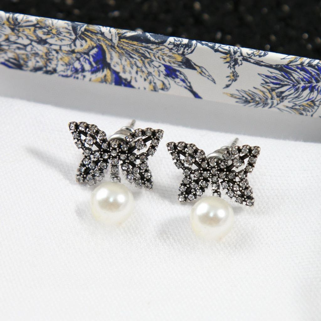 New Hot Brand Vintage Earrings for Women Luxury Jewelry Fashion Butterfly Type Designer Eardrop Pearl Lady Party Stud Earrings