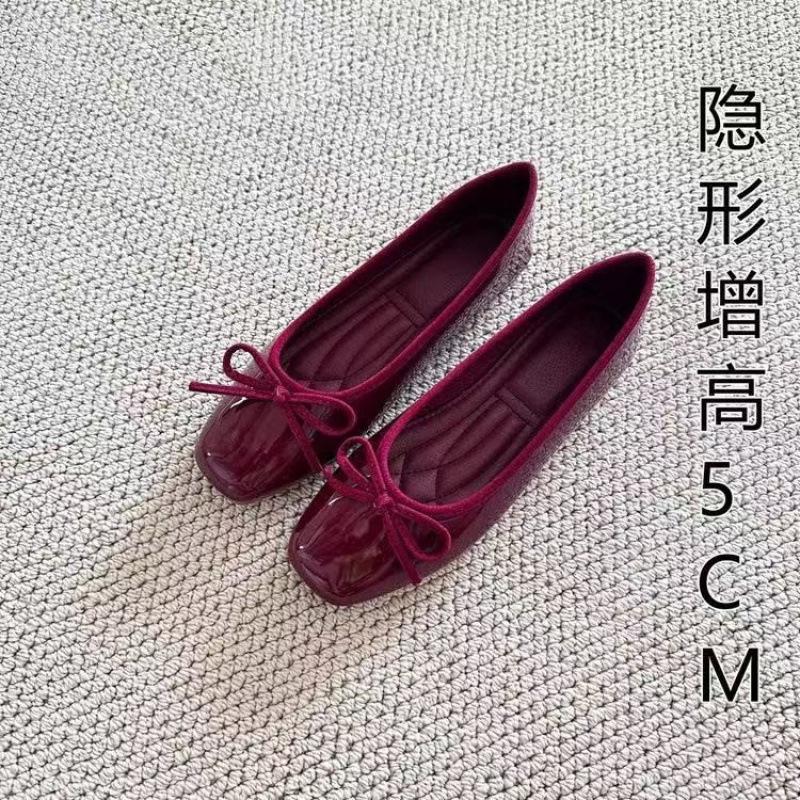 Red Single Shoes Women's 2025 New French Style with Skirt Temperament Spring and Autumn Patent Leather Inner Height Increase Shallow Mouth Ballet