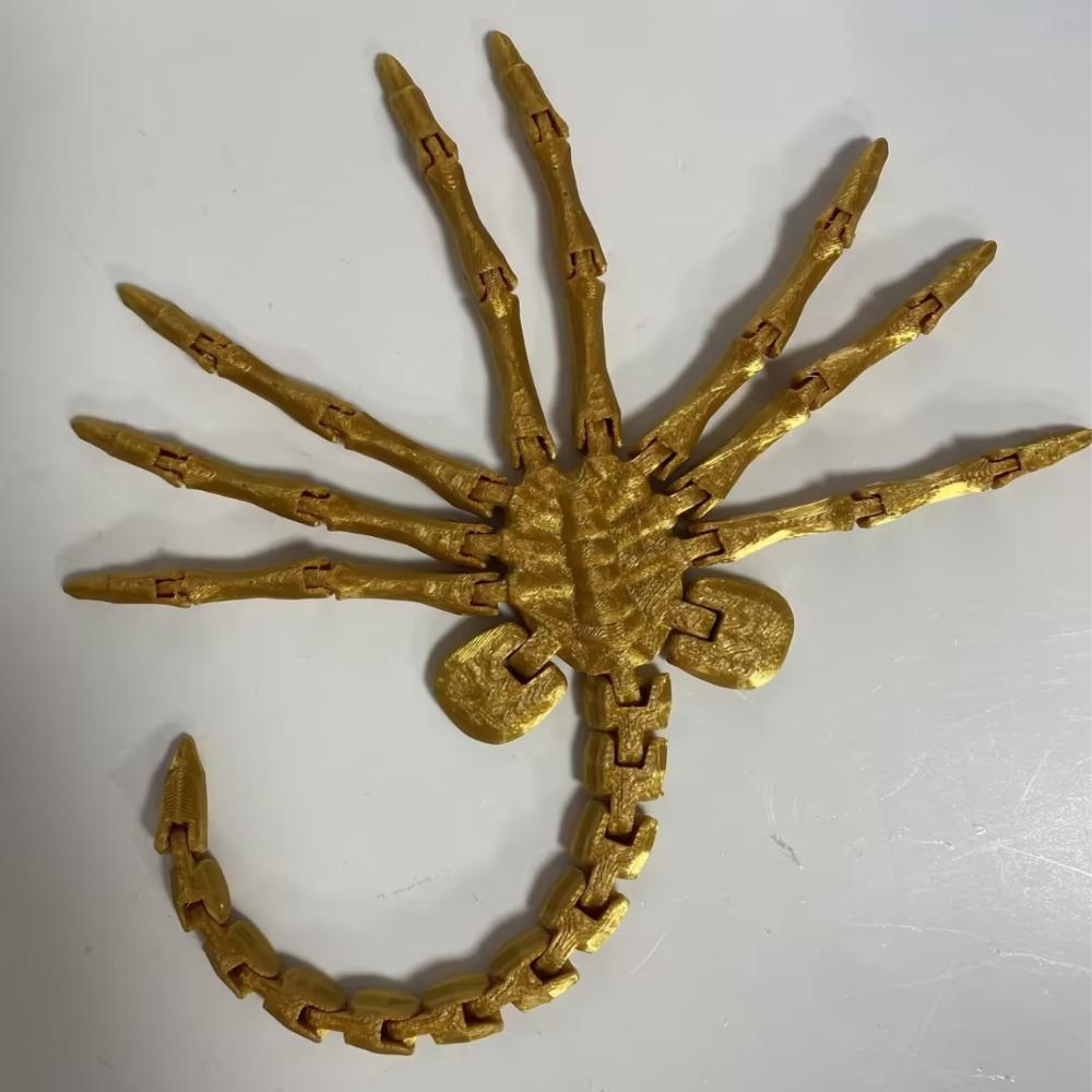 Desktop Decoration Alien Facehugger Model With Flexible Joints Animal Model