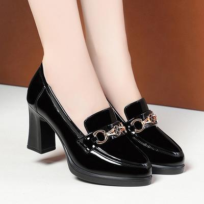 Moda Primavera Novos Sapatos de Salto Alto Sapatos de Salto Alto Bico Fino Feminino Bombas Preto Salto Médio Envernizado Slip on Salto Quadrado Sapatos de Couro