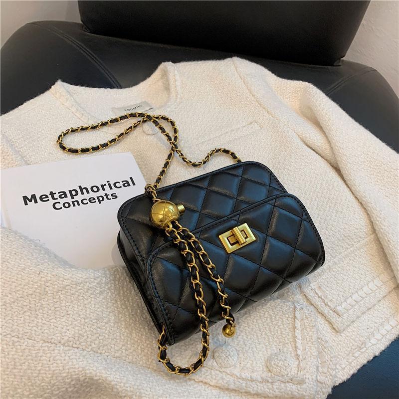 Сумка женская новая трендовая высококлассная универсальная нишевая мода Xiaoxiangfeng студенческая цепочка кроссбоди маленькая квадратная сумка черная