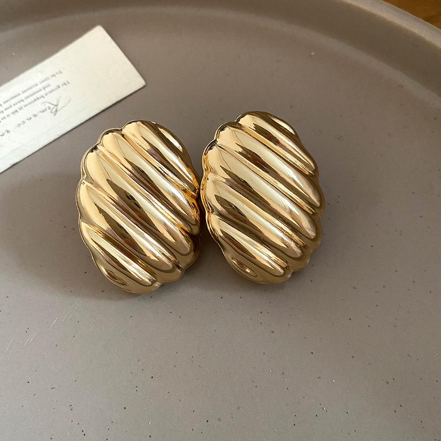 

European and American silver needle oval texture stud earrings retro simple fashion earrings light luxury high-end earrings
