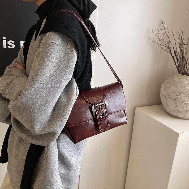 Premium retro underarm shoulder bag women's autumn and winter new fashion versatile work commuter messenger bag