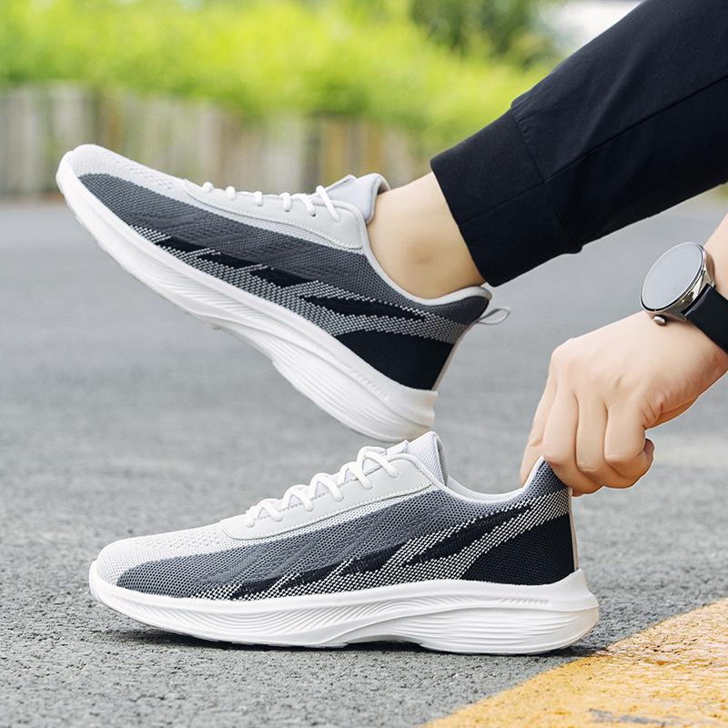Large size 2 years new fly-woven breathable mesh shoes ultra-light casual youth running sports trendy shoes