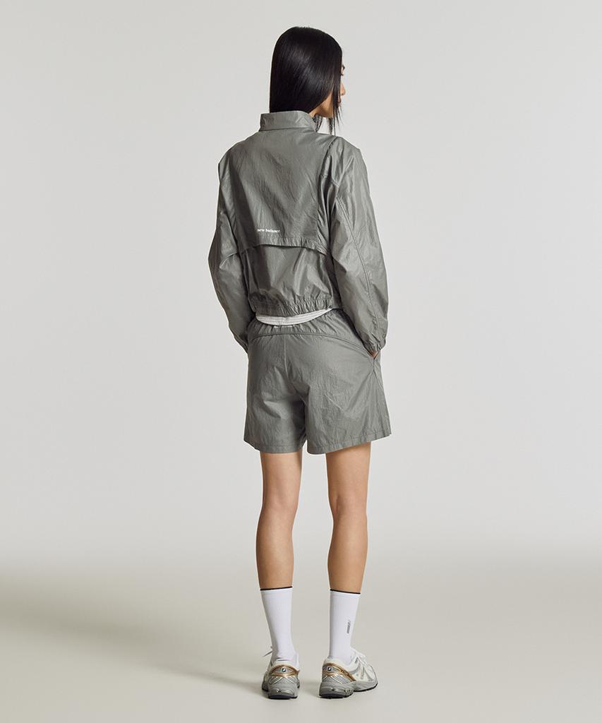 Nyuballanseu Nbnvg2W412 / Women Essential Lightweight Woven Quarter Shorts (Glossy Gray)