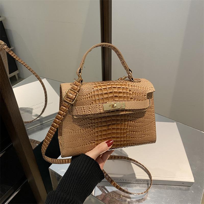 2025 New Personalized Casual Fashion Women's Small Square Bag Winter Oblique Span Bag Niche Foreign Style Shoulder Handbag