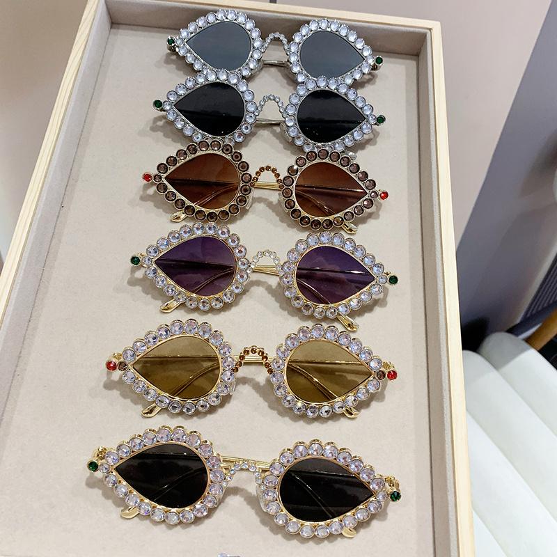 Diamond Studded Small Frame Cat Eye Y2k Sunglasses High-end Luxury Ball Metal Sunglasses Retro New Peacock Glasses 81064
