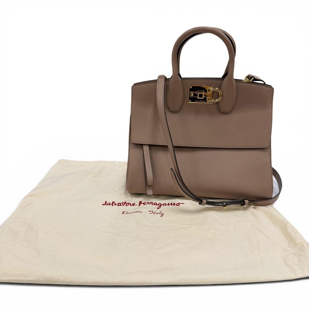 Ausgezeichnete Salvatore Ferragamo Handtasche Studio Gancini Weiches Leder 2-Wege Braun Gebraucht